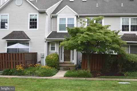 6807 Spruce Mill Dr, Morrisville, PA 19067
