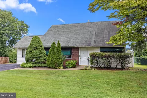 238 Quincy Dr, Levittown, PA 19057