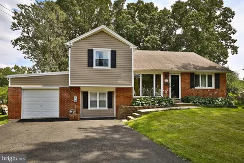 901 Worthington Dr, Warminster, PA 18974
