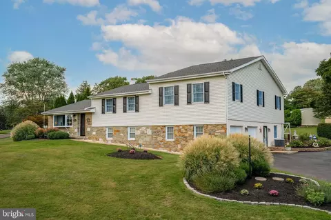 145 Stratford Dr, Southampton, PA 18966