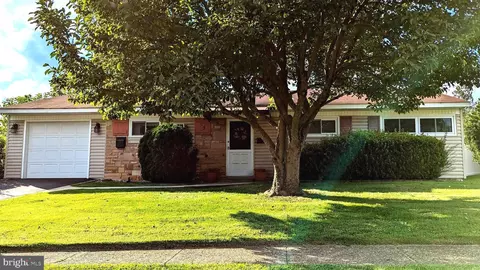 53 Idlewild Rd, Levittown, PA 19057