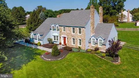 8 Autumn Dr, Newtown, PA 18940