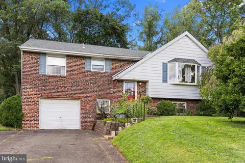 882 Euclid Ave, Warrington, PA 18976