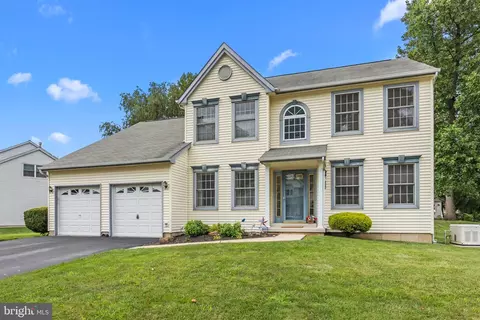 23 Fairway Dr, Langhorne, PA 19047