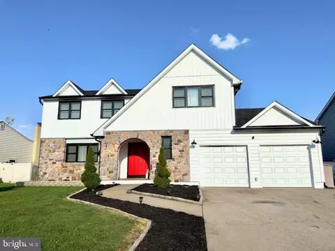 18 Hedgerow Dr, Fairless Hills, PA 19030