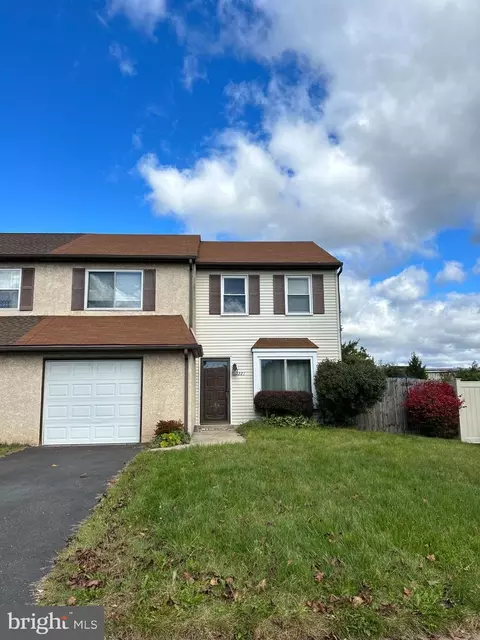 221 Cedar Dr, Quakertown, PA 18951