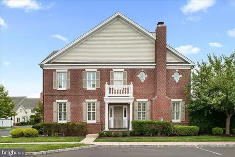 201 Palmer Aly, Newtown, PA 18940