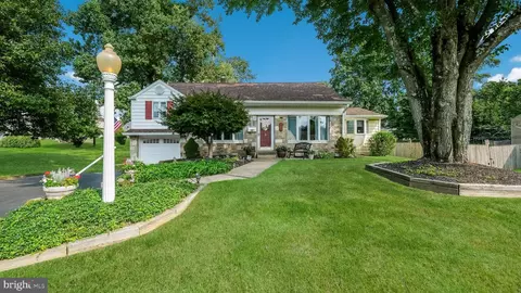 163 Colonial Dr, Warminster, PA 18974