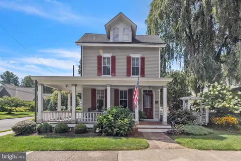 130 S Chancellor St, Newtown, PA 18940
