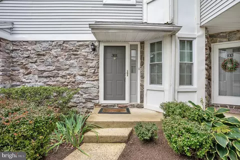 301 Mews Dr, Sellersville, PA 18960