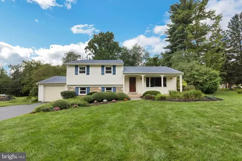 16 Olivia Dr, Yardley, PA 19067