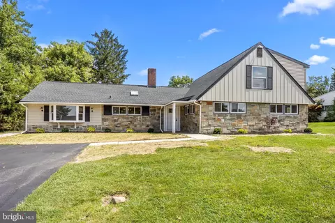 94 Fieldstone Rd, Levittown, PA 19056