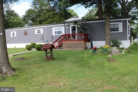 5 Pine Ter, Quakertown, PA 18951