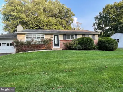 691 Valley Rd, Warminster, PA 18974
