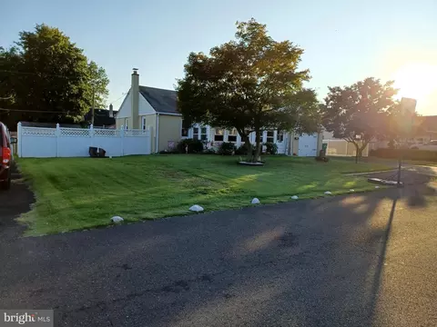 815 Bayard St, Bristol, PA 19007