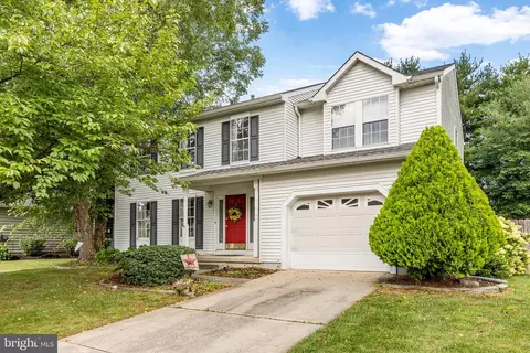 26 Jennifer Ln, Morrisville, PA 19067