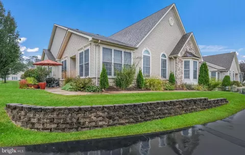 314 Starflower Ln, Langhorne, PA 19047