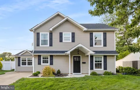 33 Whitewood Dr, Levittown, PA 19057