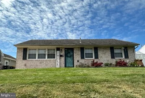 3652 Meridian Dr, Bensalem, PA 19020