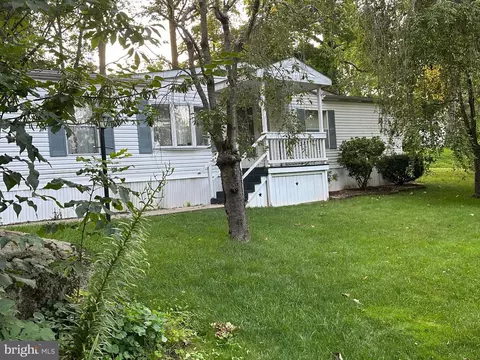 7 Esther Dr, Quakertown, PA 18951