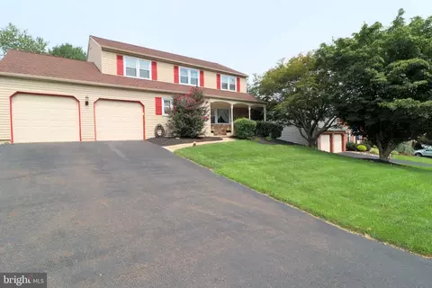 216 Fox Holw, Langhorne, PA 19053