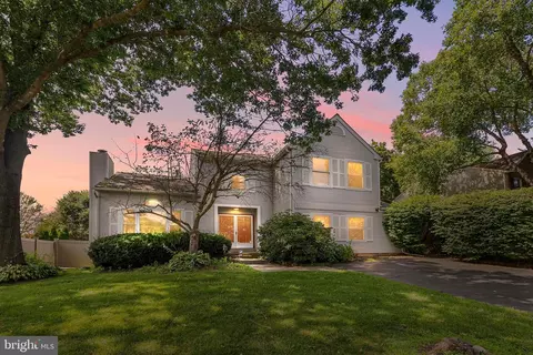 2049 E Wellington Rd, Newtown, PA 18940