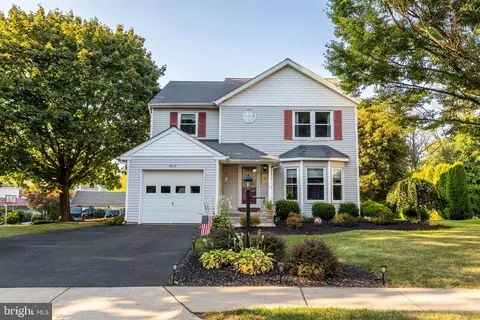 915 Morgan Ln, Perkasie, PA 18944