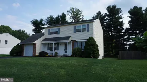 699 Woodlyn Dr, Feasterville Trevose, PA 19053