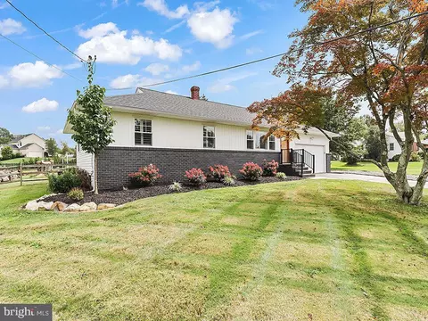 212 Schoolhouse Rd, Sellersville, PA 18960