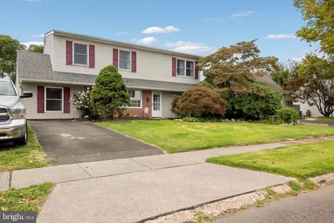 43 Indigo Rd, Levittown, PA 19057