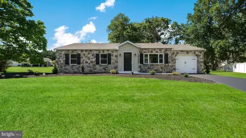 1040 Dick Ave, Warminster, PA 18974