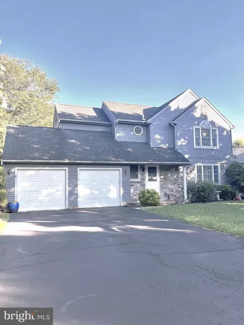 214 E Fairwood Dr, Chalfont, PA 18914