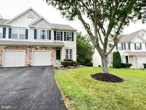 589 Mockingbird Way, Warrington, PA 18976