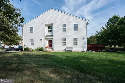 244 Hampshire Dr, Sellersville, PA 18960