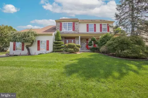 2275 Forest Glen Dr, Warrington, PA 18976