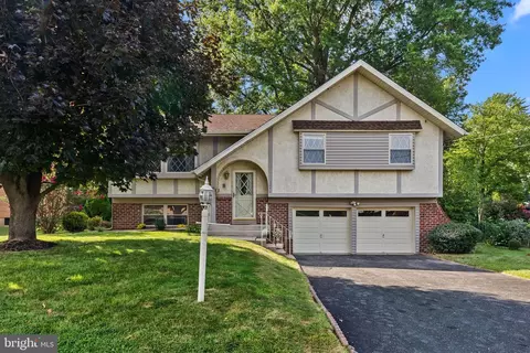 1240 Bellemeade Dr, Warminster, PA 18974