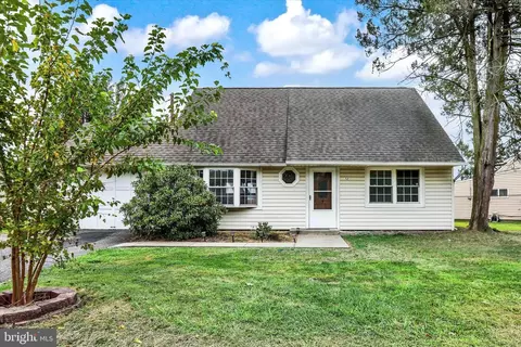 72 Plumtree Rd, Levittown, PA 19056