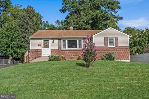40 Woodland Dr, Warminster, PA 18974