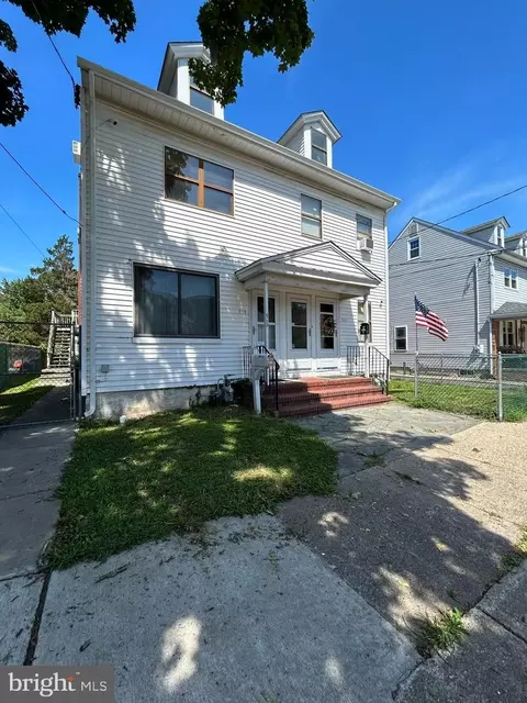 921 Wood St, Bristol, PA 19007