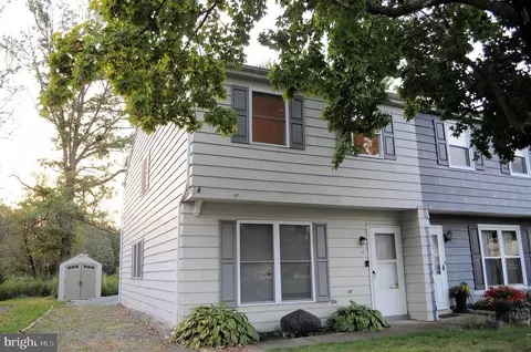 32 Berks Ct, Quakertown, PA 18951