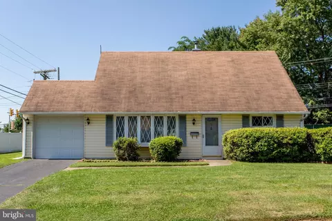 5 Cardinal Rd, Levittown, PA 19057