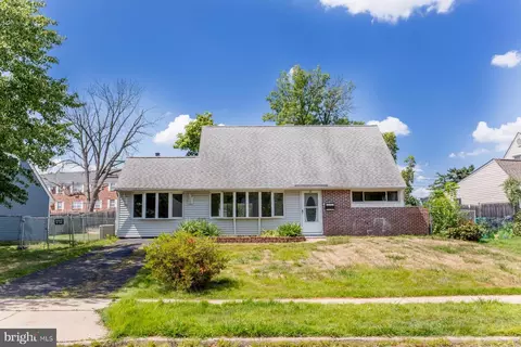 15 Violet Rd, Levittown, PA 19057