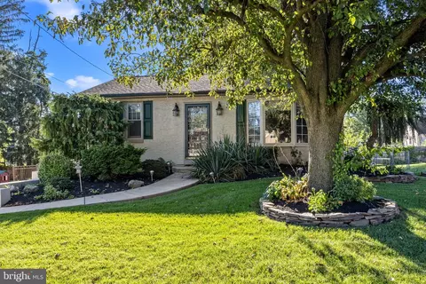 541 Welcome Ln, Feasterville Trevose, PA 19053