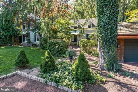 3729 River Rd, Lumberville, PA 18933
