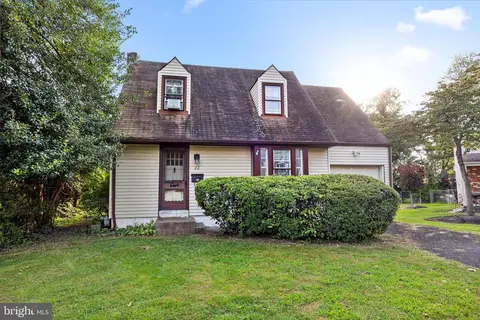22 Oak Ave, Langhorne, PA 19047