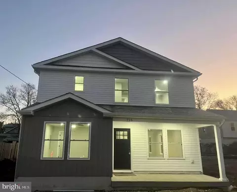 821 Wyoming Ave, Croydon, PA 19021