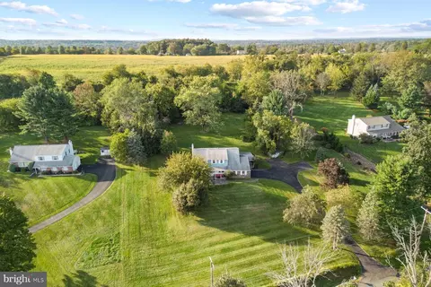 5645 Ridgeview Dr, Doylestown, PA 18901