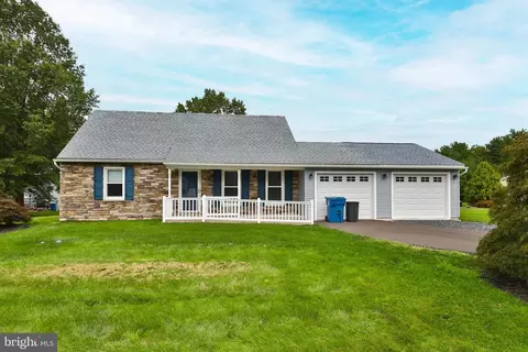 134 Lawndale Ave, Sellersville, PA 18960