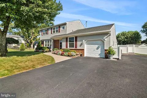 1043 Red Barn Rd, Warminster, PA 18974 photo 2