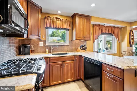 1043 Red Barn Rd, Warminster, PA 18974 photo 6